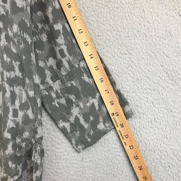 Cloth & Stone Animal Print Blouse Button Front Shirt Gray Size S - Picture 5 of 8